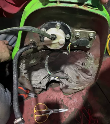 国威小忍者电喷250的 拆车油泵和喷油嘴四...