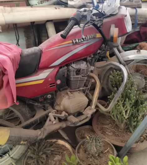 豪爵摩托车，放两三年不骑了，有意私信 感兴...