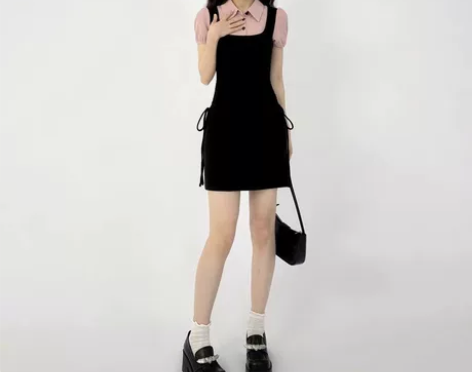 背带polo连衣裙子设计感小众收腰显瘦甜辣...