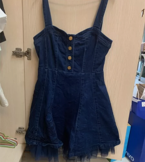 迪士尼联名背带吊带牛仔连衣裙 质量很好 下...