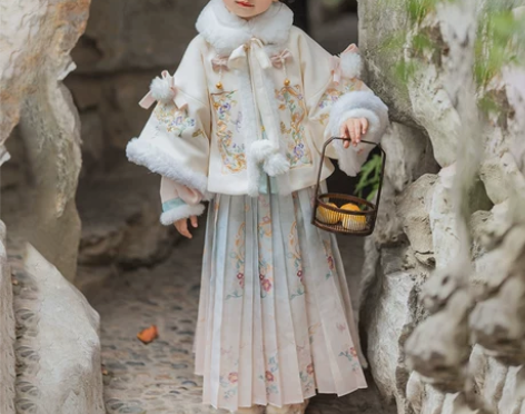 140汉服冬款女童古装儿童拜年服宝宝唐装加...