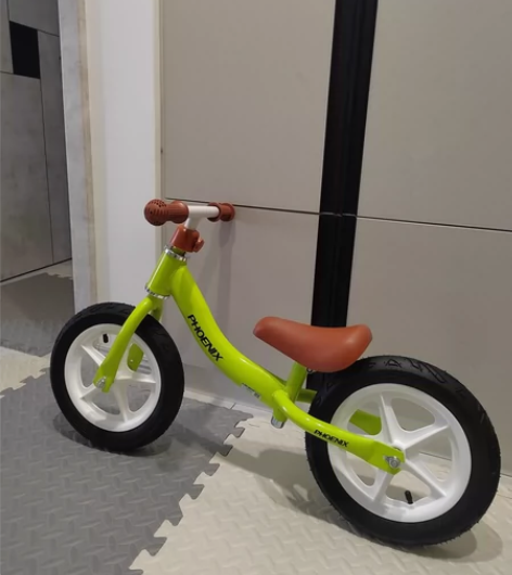 全新凤凰牌12寸充气轮平衡车 未拆封这个是...