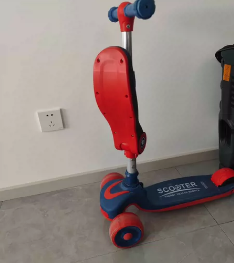 儿童滑板车，带声光，可播放音乐和古诗。 感...