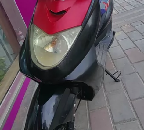 雅迪电动车踏板电动车。二手的雅迪电动车。外...