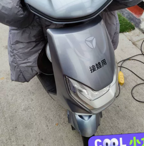 雅迪冠能电动车，骑了一年，二手电动车，财会...