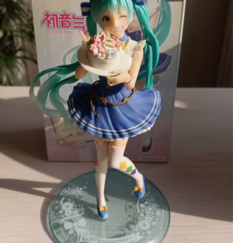 初音未来景品手办 在b站会员购买的，配件完...