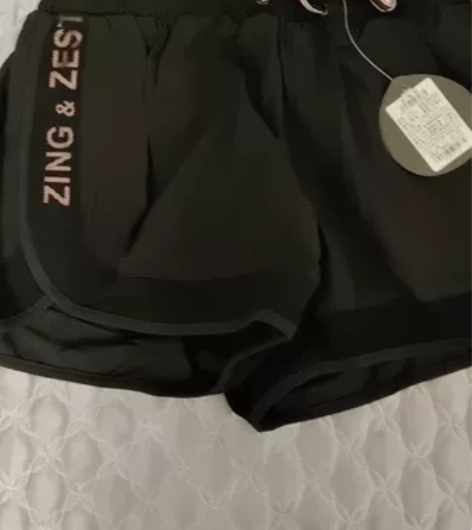 女士运动短裤，全新未拆吊牌，质量好，L码，...