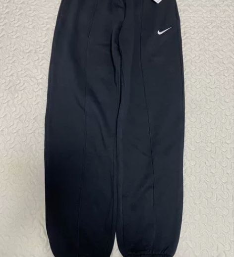 全新耐克女款加绒卫裤，专柜入，s码偏大，能...