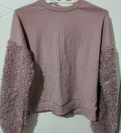 闲置出 INGNI 圆领罗纹拼接毛毛袖毛衣...