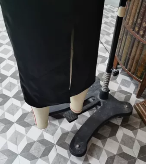 黑色气质礼服裙,缎面,有里布,显s型身材!...