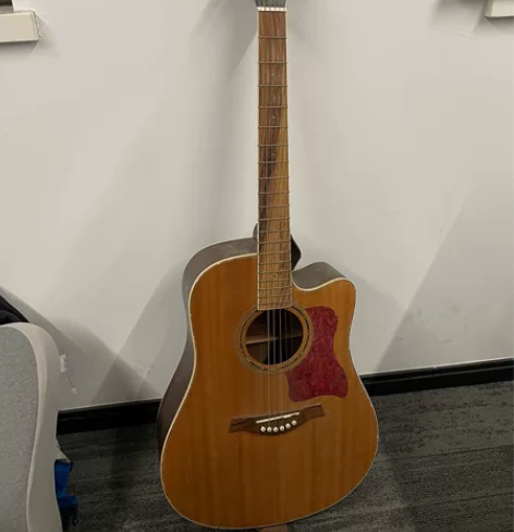 出闲置二手吉他 之前想学朋友送的吉他，现在...