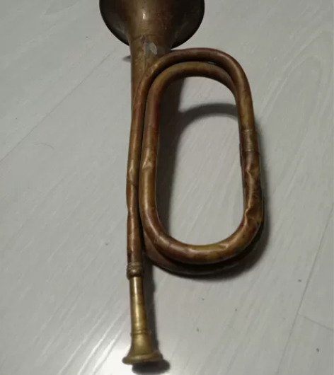 老铜号，有磕不漏气，能吹响，几十年的老物件...