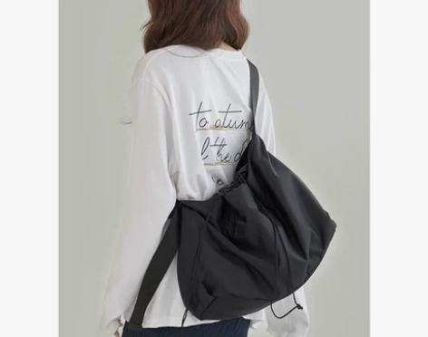 日韩ins大容量运动斜挎包男女学生休闲百搭...