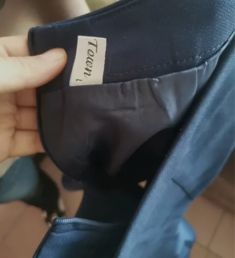 荷叶边裙子 尺码L不包邮?轻微穿着痕迹L￥...