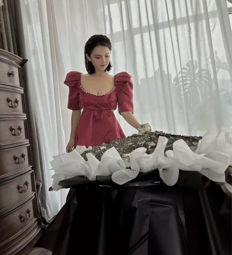 公主裙就穿一次拍照买时候1000? 感兴趣...