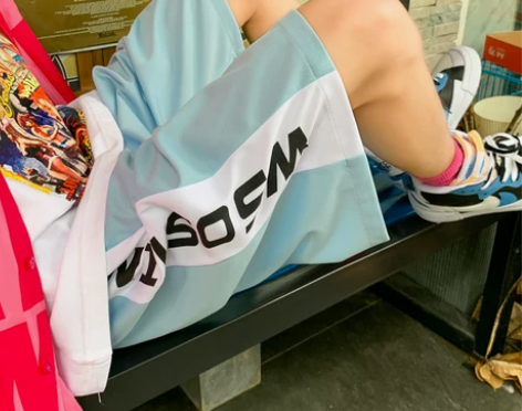 黑色的篮球短裤男潮牌夏季设计感小众五分裤休...