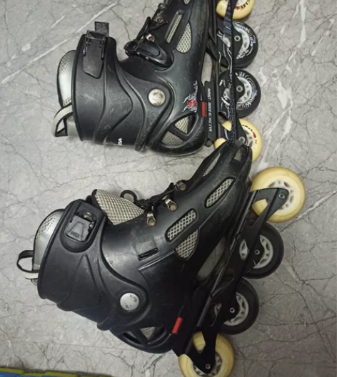 出 正品开火 旱冰鞋一双 43码 挂钩齿带...