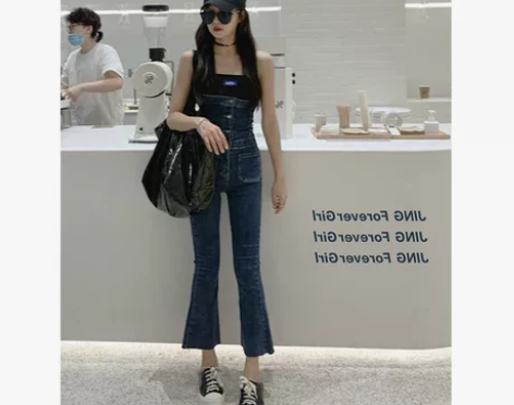 修饰腿型微喇牛仔背带裤 感兴趣的话点“我想...