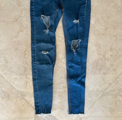 蓝色紧身破洞牛仔裤，160cm以下100斤...