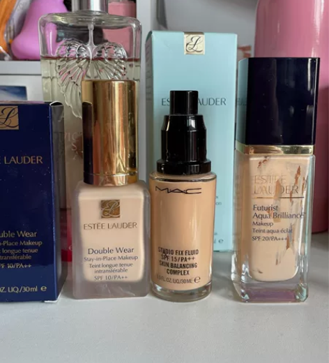 出两瓶余量微少日期不新的粉底液 Mac n...