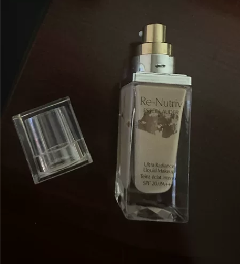 雅诗兰黛白金级养肤粉底液 色号1C0 余量...