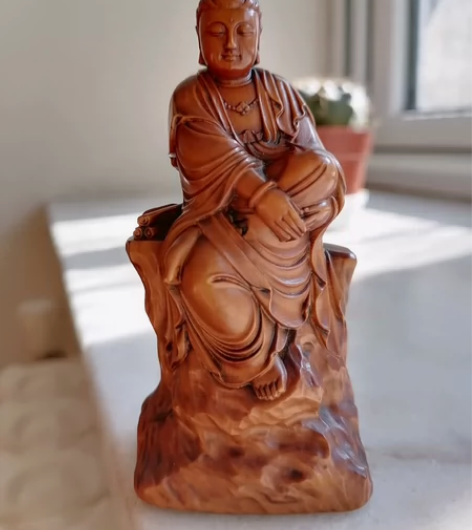 黄扬木手工雕像，老物件右手下方有一个木疤木...