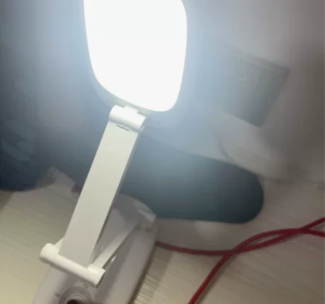 全新可折叠台灯，三种变光，买的时候二百多多...