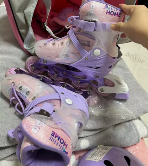 溜冰鞋一套，仅穿过一次，几乎全新 感兴趣的...