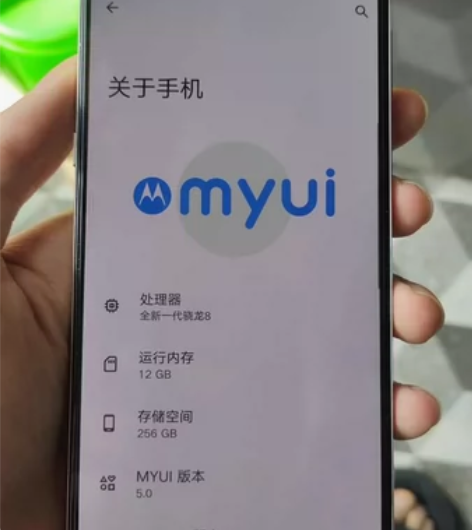 摩托罗拉x30第一代骁龙8功能完美。屏幕无...