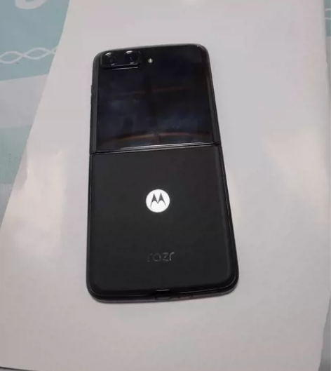 摩托罗拉翻盖手机，使用的很仔细，无磕碰少量...