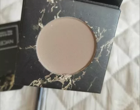 闲置，nycemakeup修容高光一体盘，...