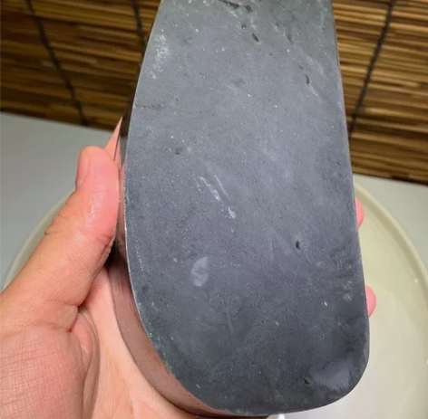 老坑歙砚，眉子坑光板。下发一流。 尺寸：1...