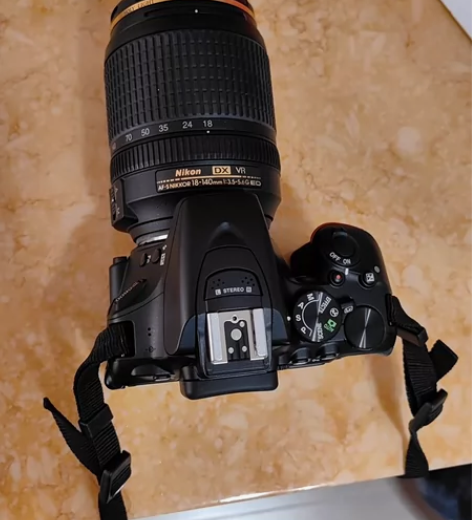 尼康d5600，18-140镜头，使用次数...