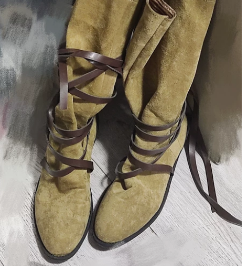 西部牛仔靴，中筒，非常显瘦！！上面的绑带可...