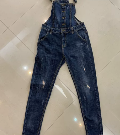 吊带牛仔裤！ 颜色好看！比较修身！