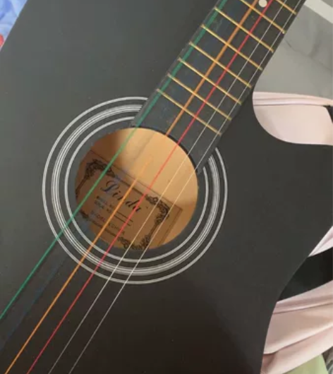 现在发不了 以前亲戚送的一个吉他我不会弹也...