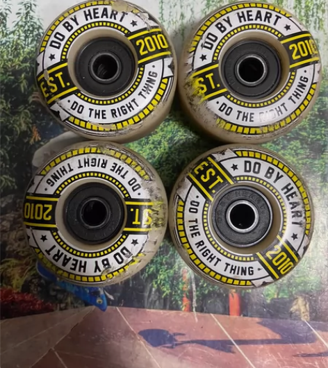 dbh动作轮硬度103A直径52mm 滑板...