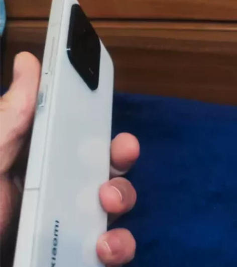 小米13，8256屏幕完好 感兴趣的话点“...