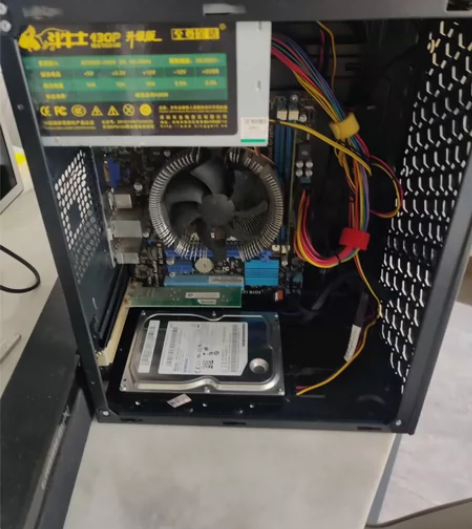 座机电脑，一起打包出，机器包括机箱，CPU...