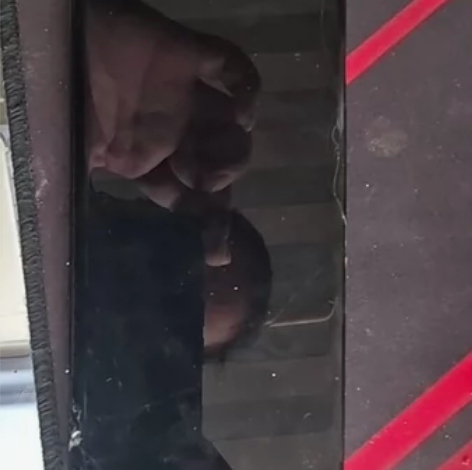 中兴Axon40Ultra屏幕总成 外爆，...