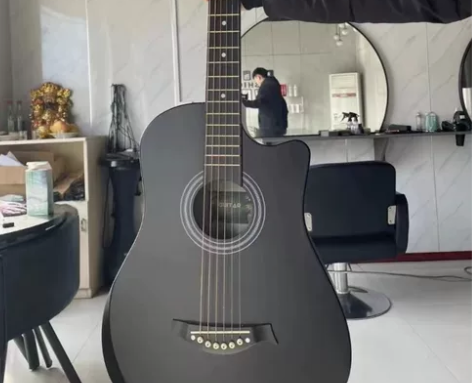 原价2000多买的，。自己很喜欢吉他一时兴...