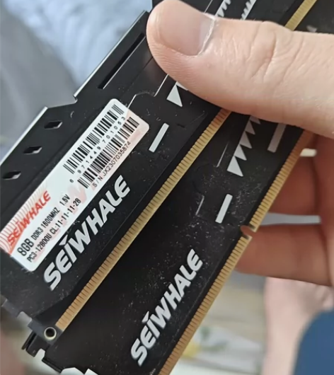 便宜出两个好的拆机ddr3，品牌电竞8gb...