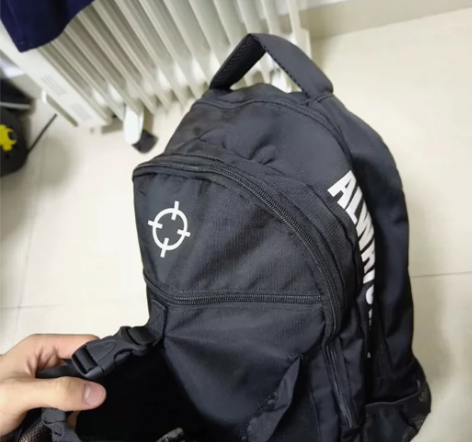 准者篮球包,正面网兜和侧面网兜没有损坏。底...