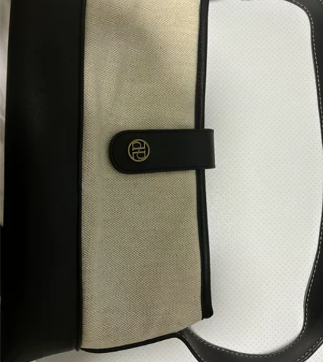 闲置单肩包腋下包，包包下面四个角中三个角有...