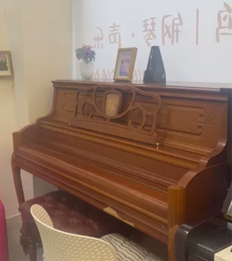 英昌钢琴 曾经上学期间买来放在一个家练琴用...