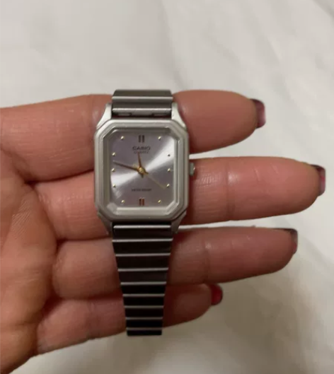 卡西欧手表，稍微有点磨损，有喜欢的可以联系...