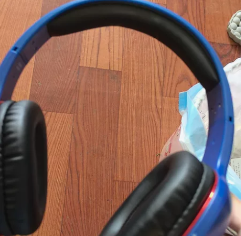 漫步者耳机，有部分划痕，详细看图，但是勉强...