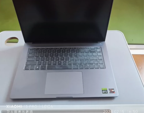 去年夏天买的小米笔记本，没用几次，就放那吃...