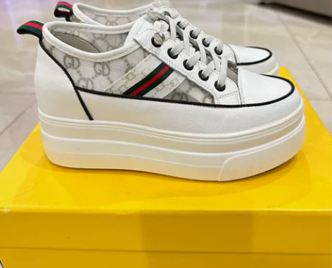 增高小白鞋,里长22.5厘米 底厚3-4c...