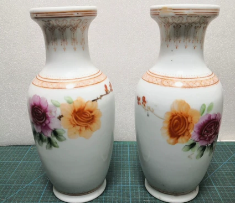 文革手绘花瓶一对,景德镇菱形款,正面画的是...